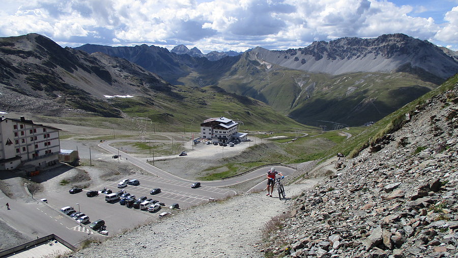Czas na terenowy powrót do Livigno. Strasznie tu stromy fragment