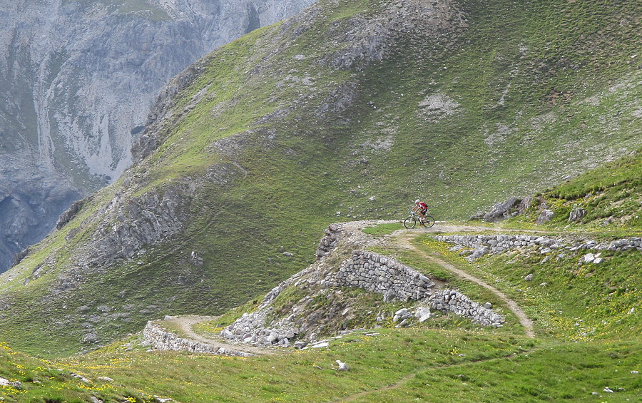 Jak się kocha MTB to pomykanie tędy jest czystą przyjemnością :)