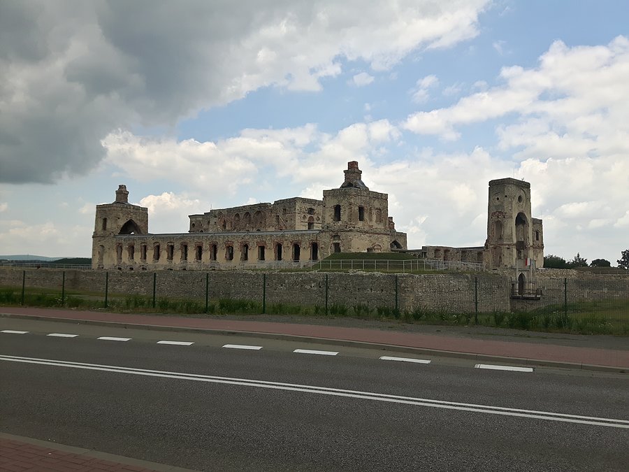 Zamek Krzyżtopór w Ujeździe