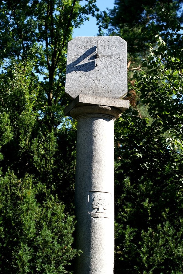 Zegar słoneczny - park zdrojowy