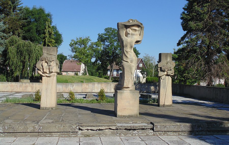 Pomnik żołnierzy Armii Czerwonej w miejscowości Osoblaha (CZ)