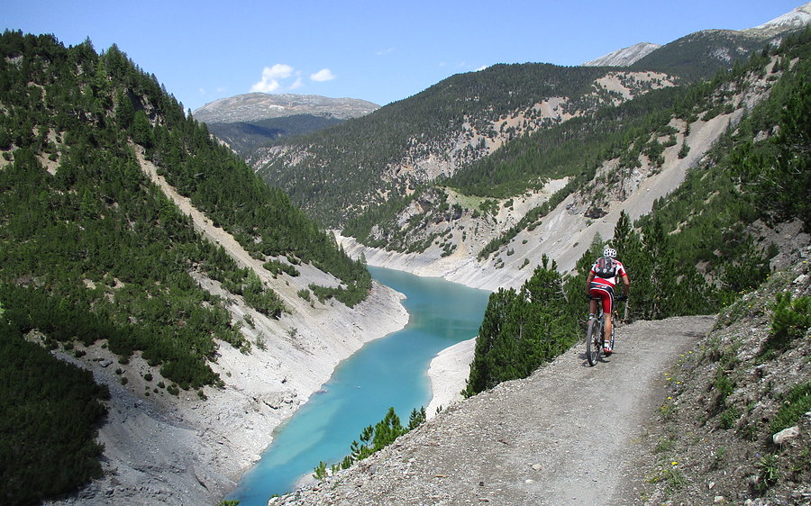 Pięknie tam. Na dole Lago di Livigno