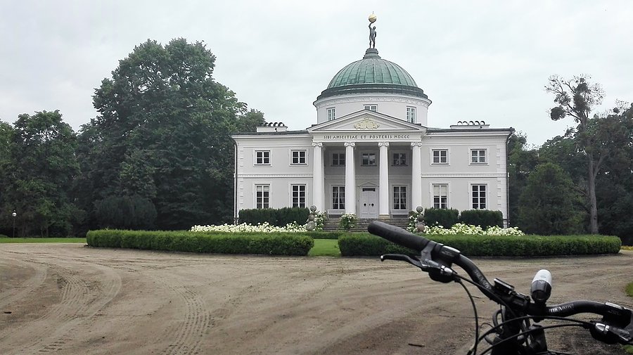 Pałac w Lubostroniu