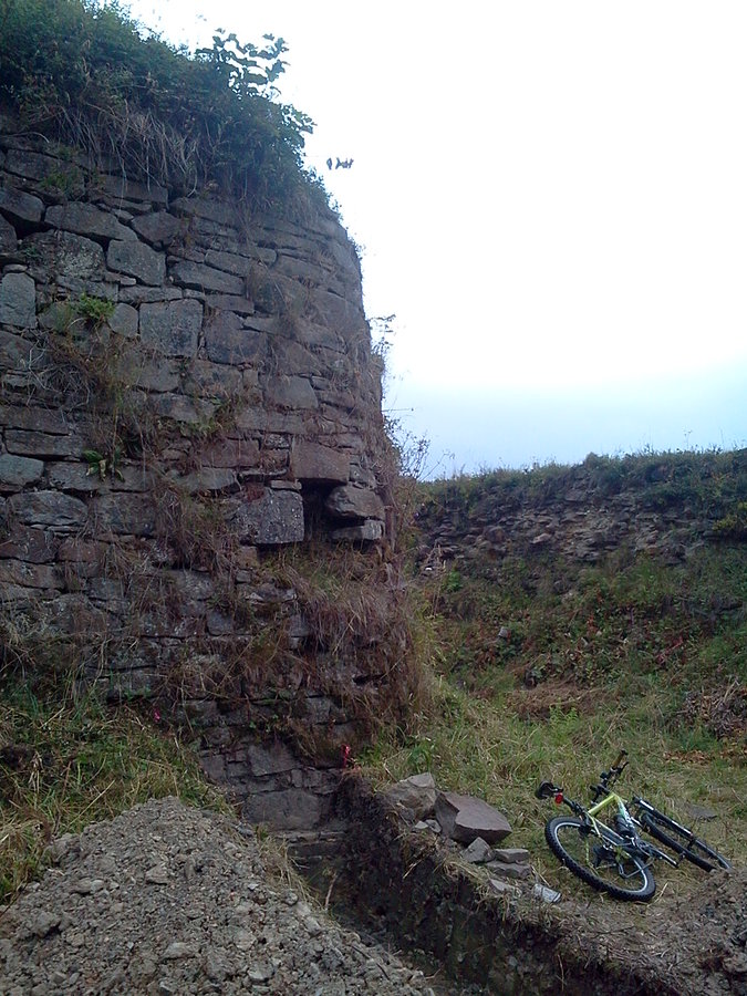 W fosie pod bastionem (wykop)