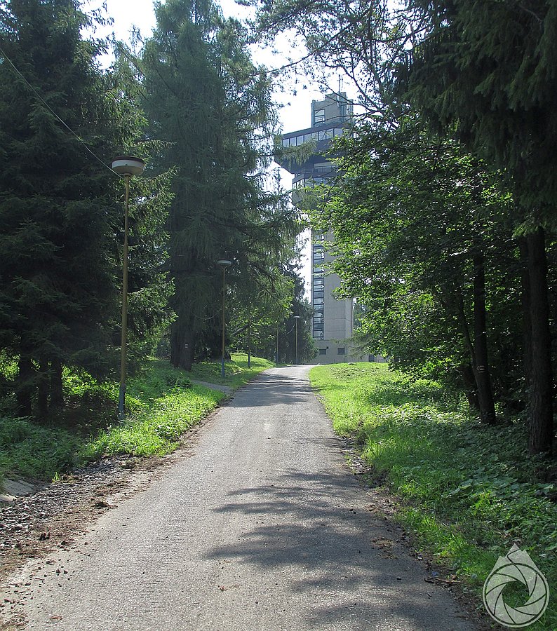 Podjazd dowieży widokowej na Dukli koło Barwinka