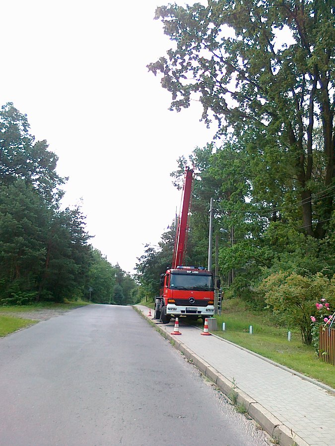 Naprawa na słupie w Izabelinie