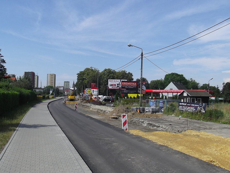 Rozkopany Racibórz, jadę po chodniku