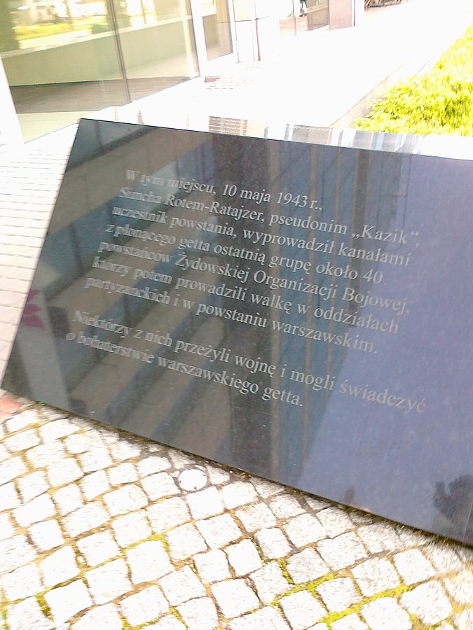 Tablica pamiątkowa z czasów wojennych