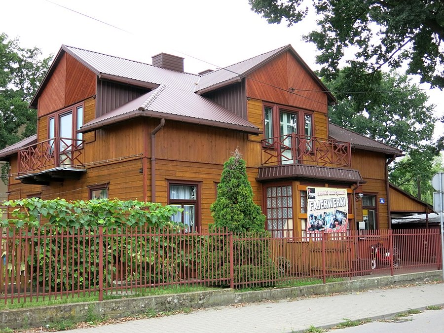 Drewniana willa - róg Słonecznej i Stolarskiej