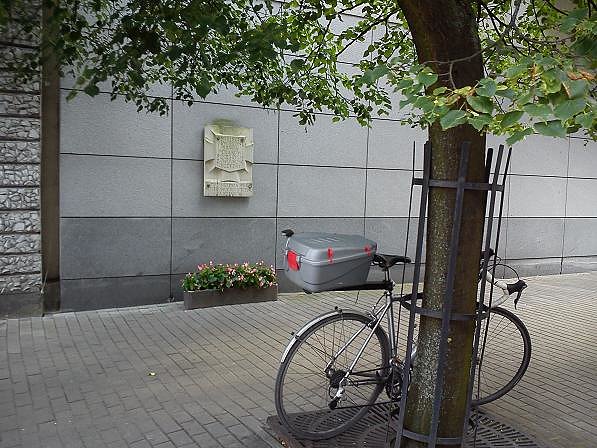Druga tablica niedaleko - na Belgijskiej
