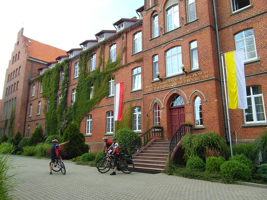 Klasztor ojców werbistów w Pieniężnie