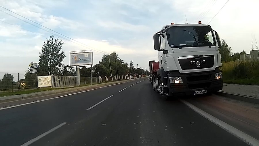Nie przepadam gdy stoją na tej rowerówce