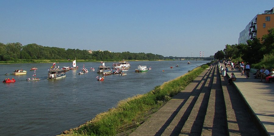 Paradę powstańczą prowadził tramwaj wodny Wars