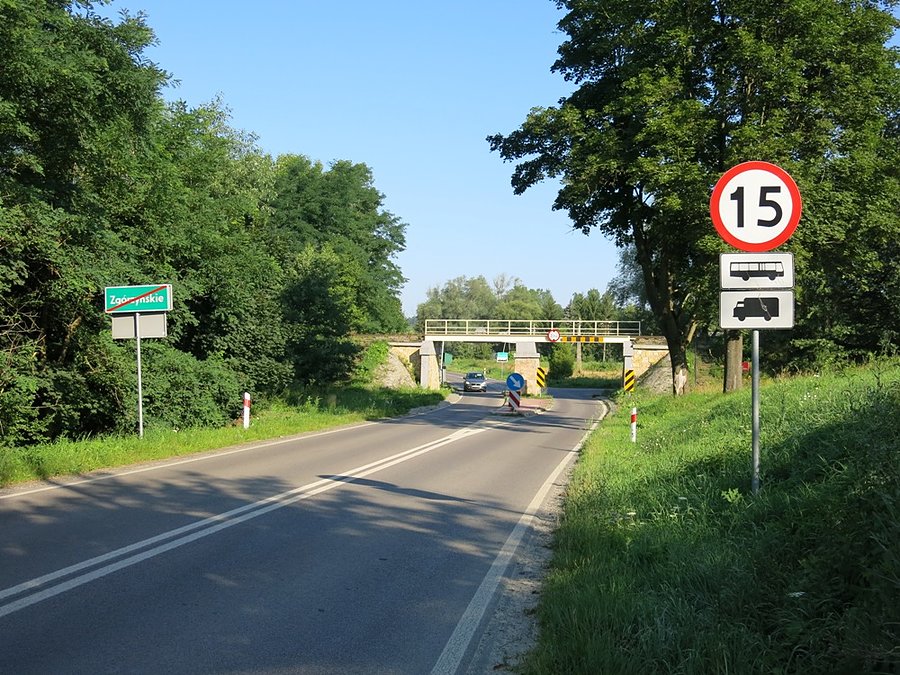 Pod wiaduktem kolejki wąskotorowej w Zgórzyńskich
