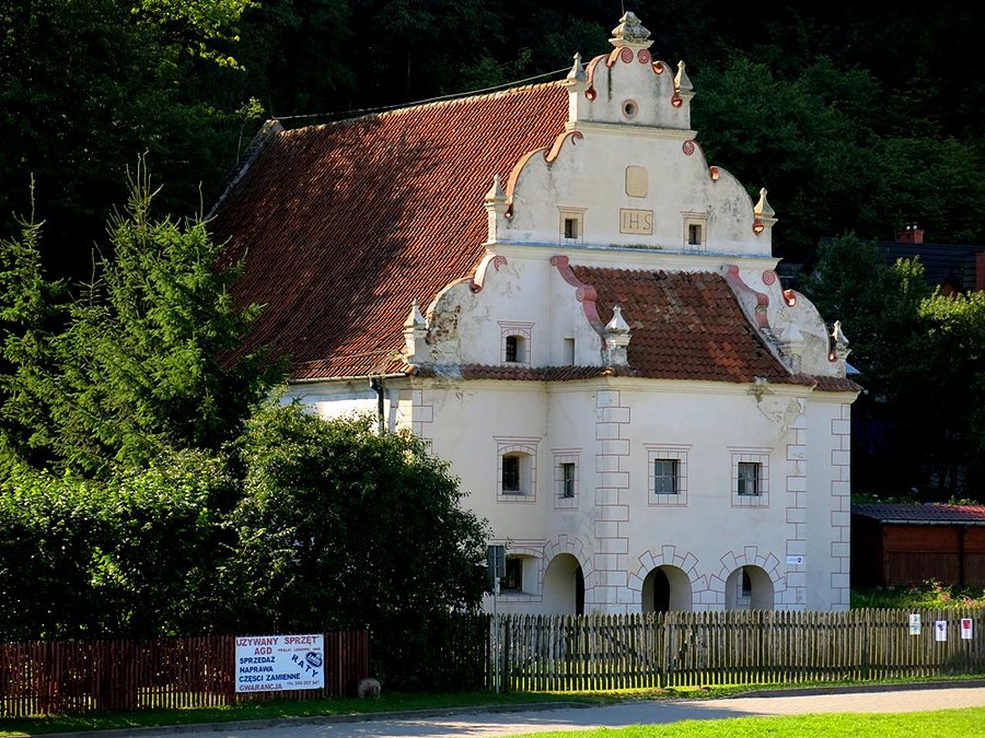 Napis IHS wskazuje, że to kościół? - Kazimierz D