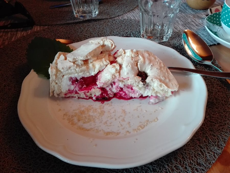 Beza z malinami i mascarpone