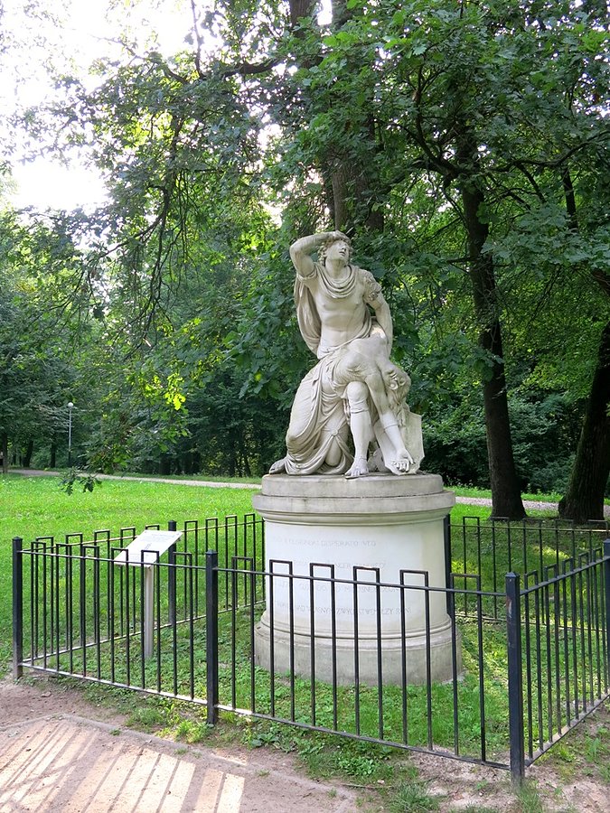 Rzeźba - Tankred i Klorynda - Park w Puławach