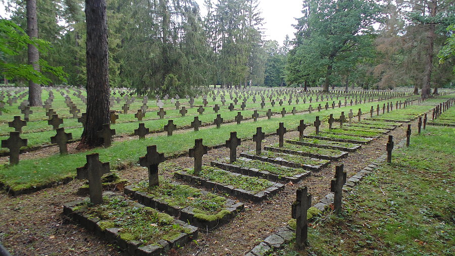 Stary cmentarz jeniecki (1871-1945) w Łambinowicach