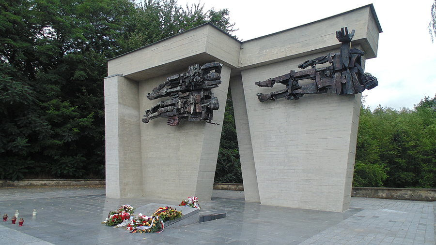 Pomnik Martyrologii Jeńców Wojennych 1964