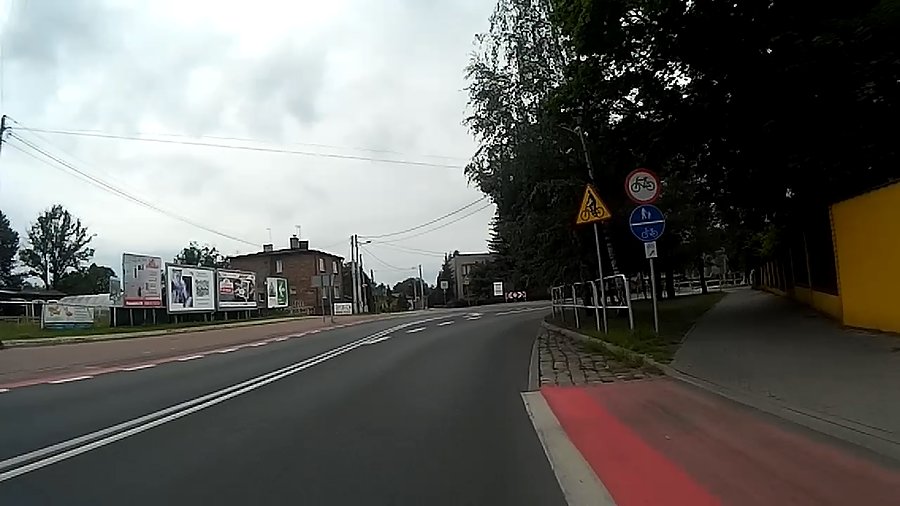 Znowu pojawiły się znaki dot. DDRki po chodniku... ech
