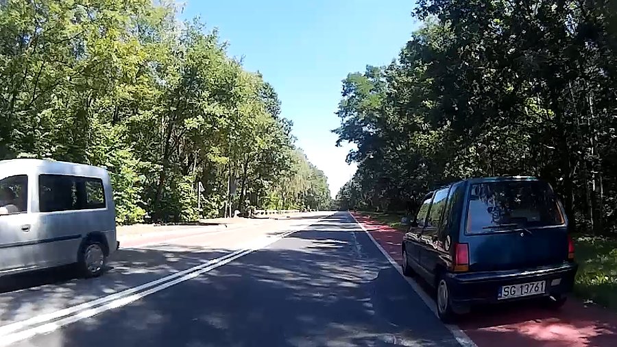 Znalazł sobie parking ;)