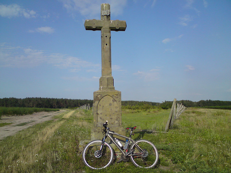 Kamienny krzyż z 1908 r