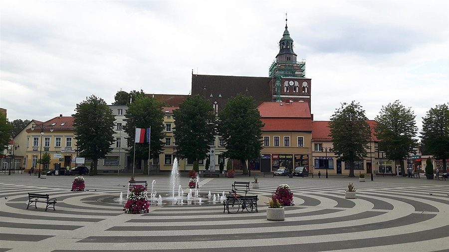 Rynek z fontanną w Gryficach