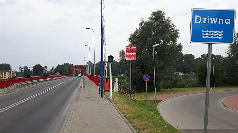 ...na rzece o nazwie Dziwna