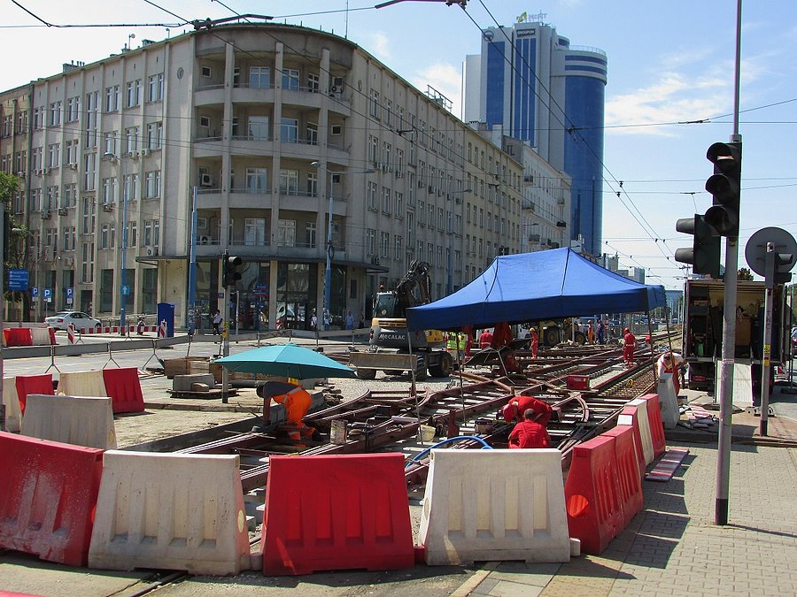 Na Starynkiewicza pod parasolami
