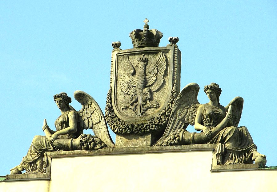 Rzeźba wieńcząca skrzydło Pałacu Komisji Rządowej Przychodów i Skarbu