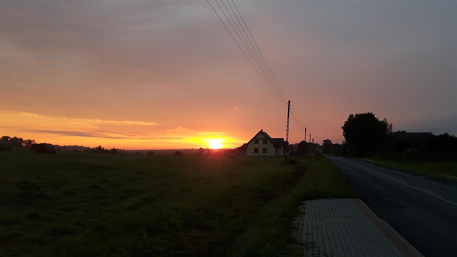 Wschód słońca w trasie
