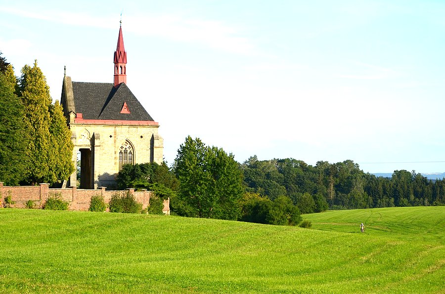 Chvalkovice - kaplica cmentarna