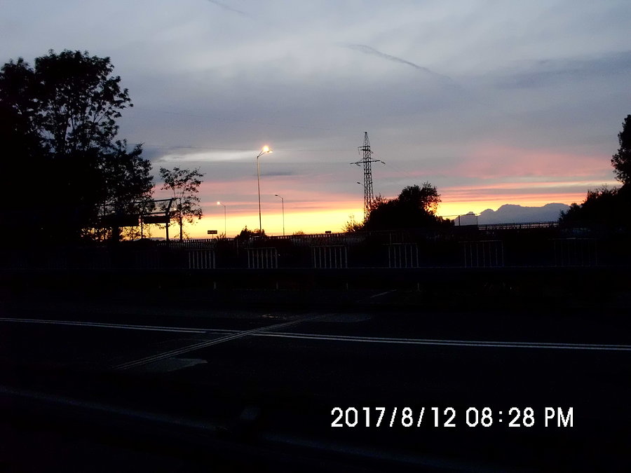 Zachód słońca nad autostradą A4 w Chorzowie Batorym