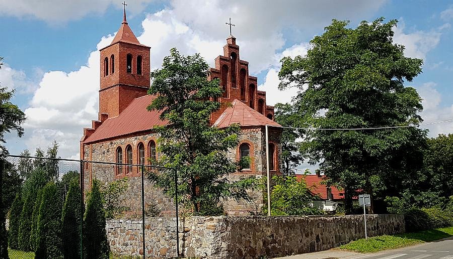 Chabowo (niem.Alt Falkenberg) Kościół filialny p.w. Najświętszej Marii Panny Matki Kościoła, kamienno-ceglany, przebudowany w 1850 r
