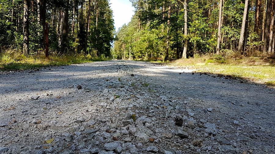 Kamienisty dojazd pożarowy 18