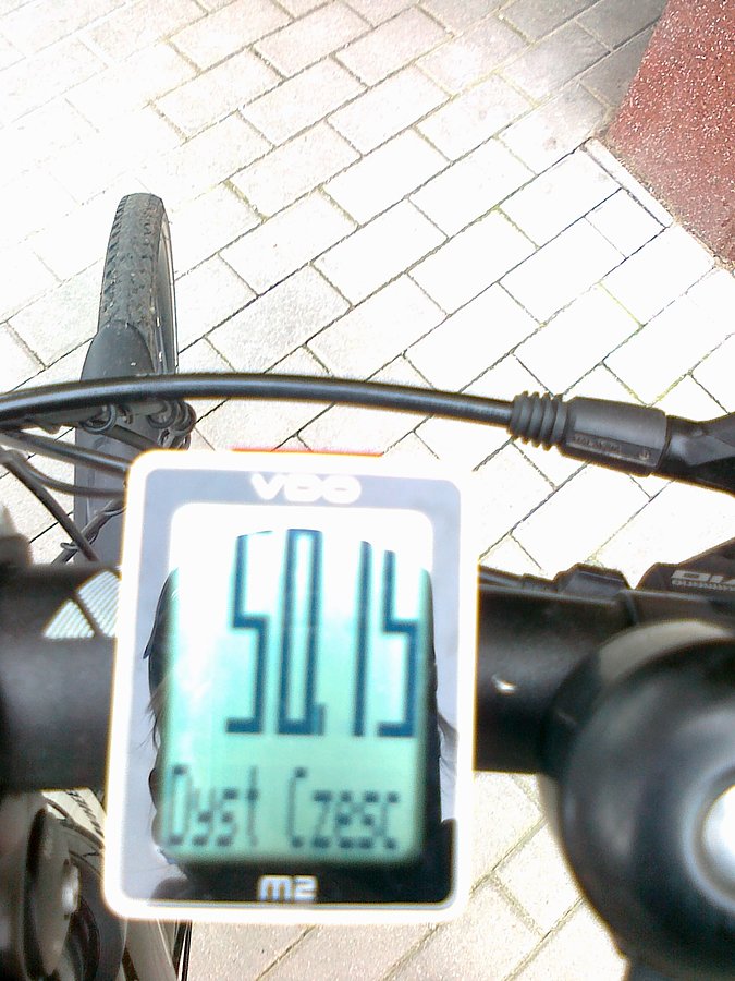 Różnica między wskazaniem licznika i GPS około 1 km na 50 km,