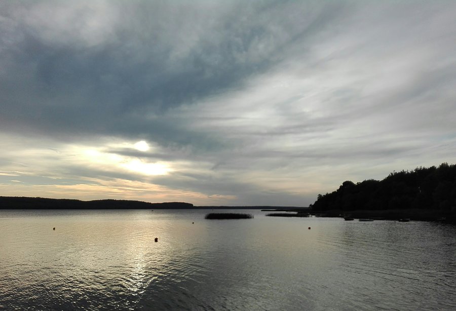 W drodze nad jezioro Żarnowieckie