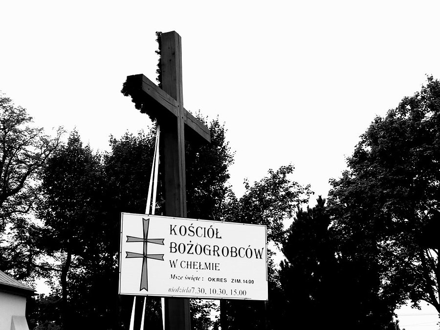 Przy kościele Narodzenia św. Jana Chrzciciela w Chełmie k. Bochni