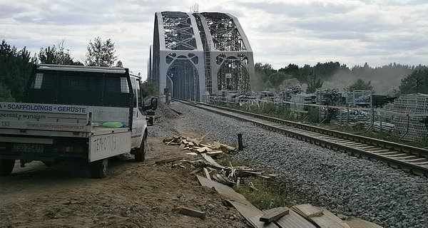 Remont mostu kolejowego we Fronołowie