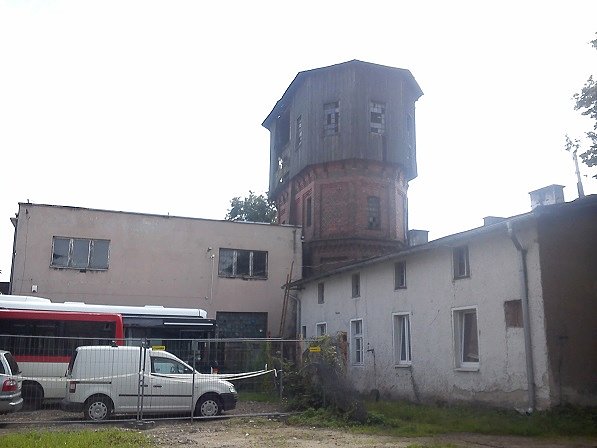 Kolejowa wieża ciśnień nieopodal elbląskiego dworca