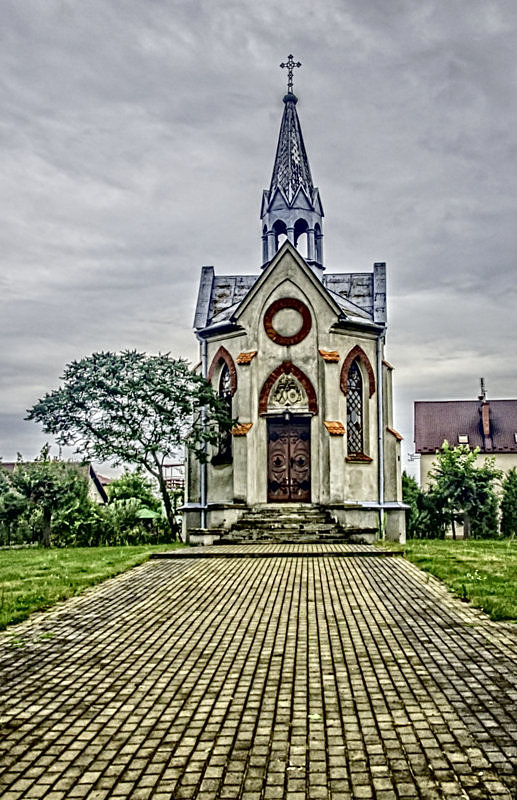 Kaplica w pobliżu kościoła w Łęgu Tarnowskim