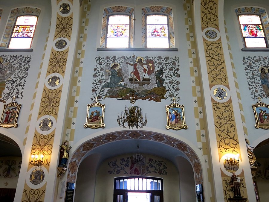 Piękne wnętrze kościoła w Zaborowie
