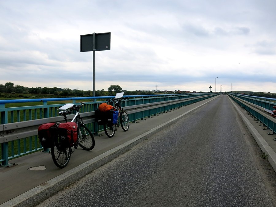 Na bardzo wąskim moście w Nowym Brzesku