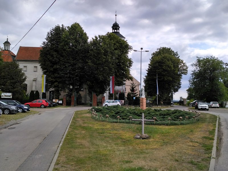 Nowe Brzesko - zespół klasztorny Ojców Pijarów i Hotel i Restauracja św. Norberta