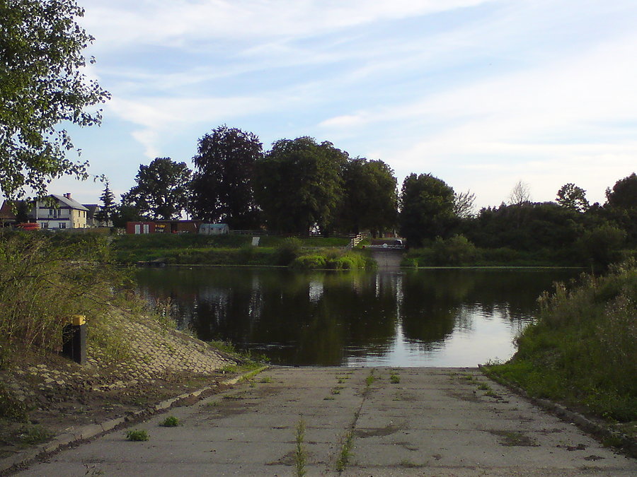 Odra i za nią wieś Kopanie