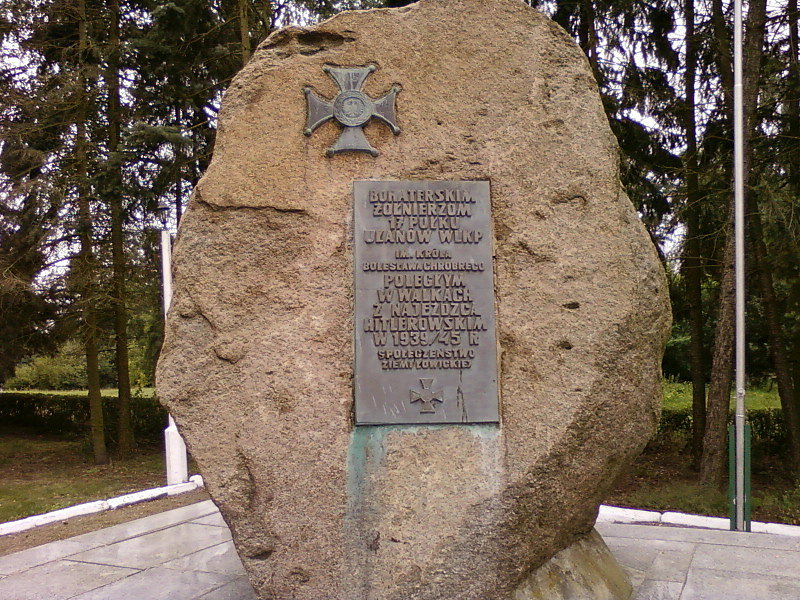 Pomnik na cmentarzu