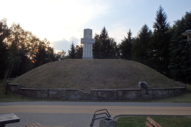 Pomnik ku czci żołnierzy AK, poległych w akcji "Burza"