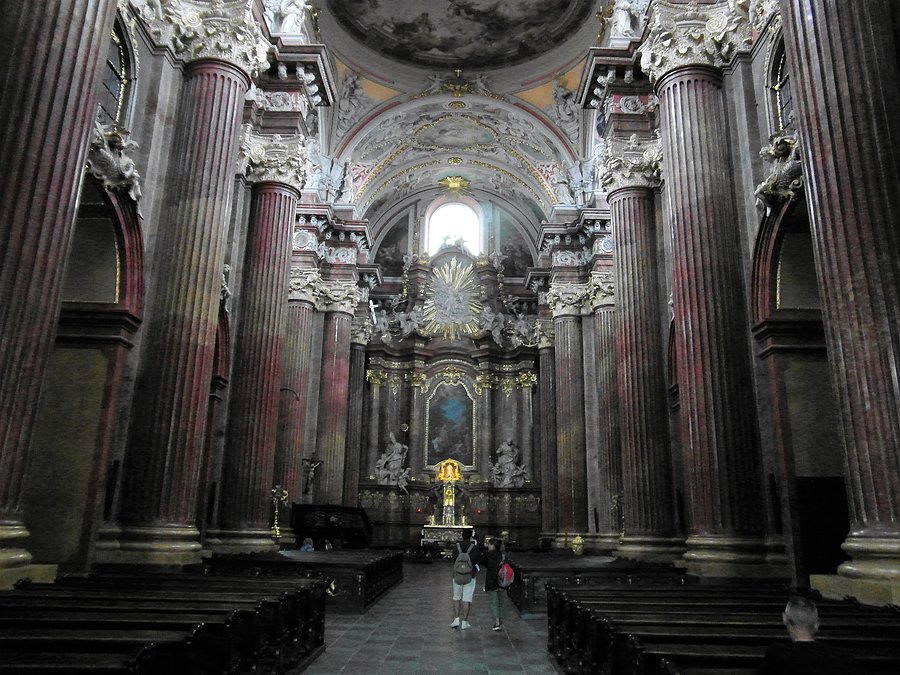 Wnętrze kościoła w Poznaniu