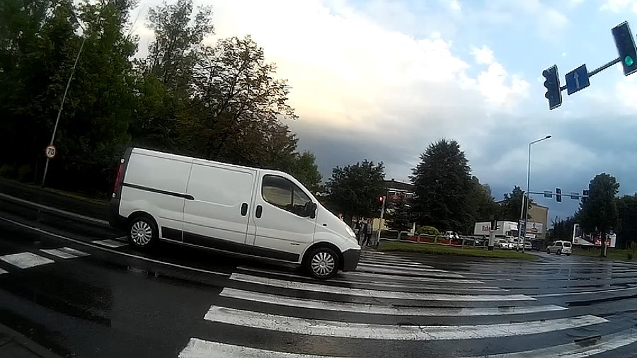 Trzeba przejść po pasach