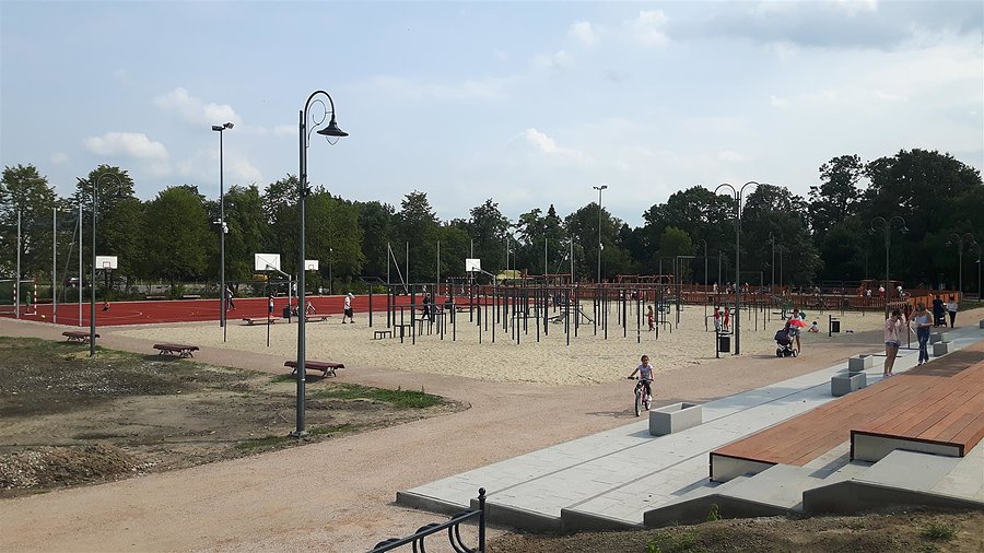 Zapuszczone boisko piaseczyńskie na Chyliczkowskiej zyskało nowy wygląd